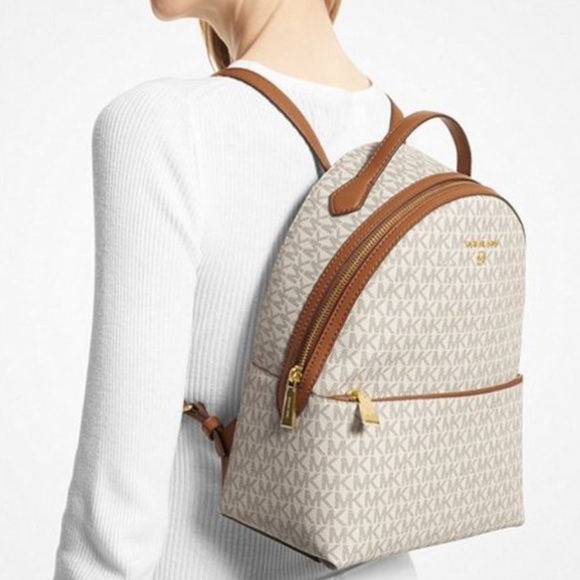 Michael Kors Womens Valerie Medium Logo Backpack 30F2G9VB2B-149 (Vanilla)
NWT - Picture 11 of 16